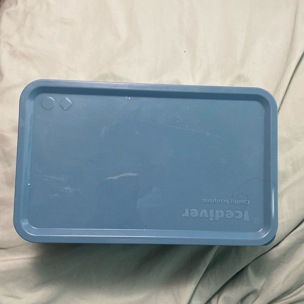 Plastic ice maker
